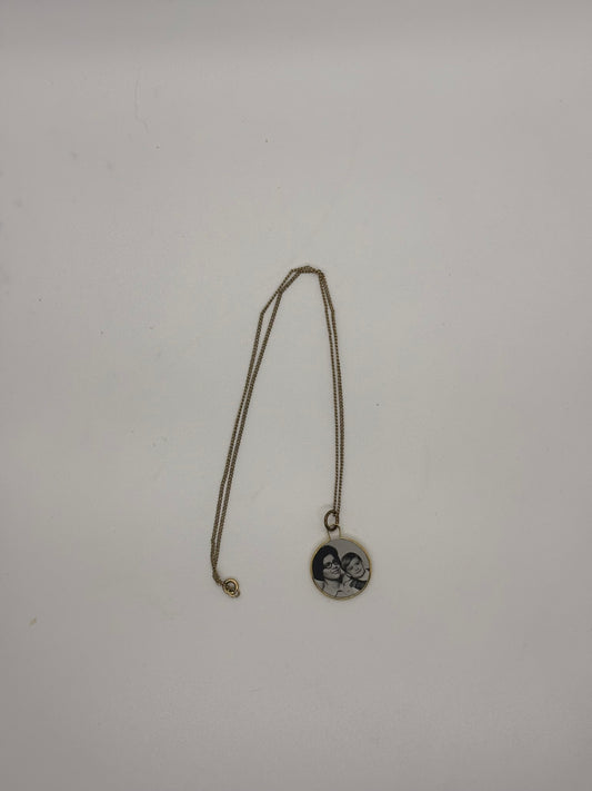 Vintage Custom Photo Pendant Necklace – Gold Tone