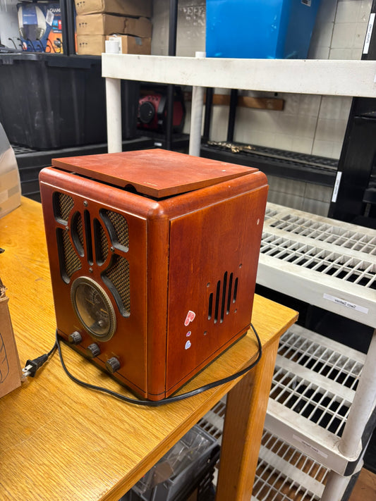 Crosley 1930's Tombstone Replica AM-FM Radion With CD Player